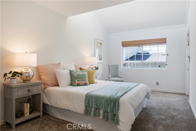 2006 Aviation Way, Redondo Beach CA: https://media.crmls.org/medias/d3877213-3dc1-427a-b16b-ab48a0cf9617.jpg