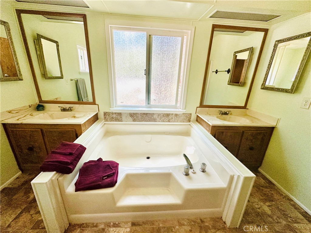 https://media.crmls.org/medias/d3877f61-3ce6-4507-923a-b75ee1e9c024.jpg?preset=X-Large
