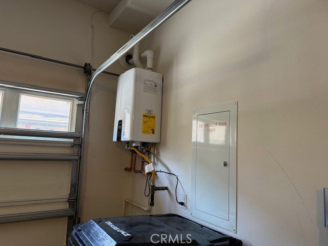 16001 Chase Road, Fontana CA: https://media.crmls.org/medias/d389382b-3645-4fa8-9429-344e7449ee82.jpg