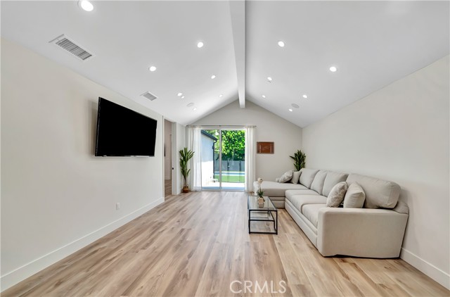 Detail Gallery Image 5 of 54 For 6743 Colgate Ave, Los Angeles,  CA 90048 - 4 Beds | 3/1 Baths