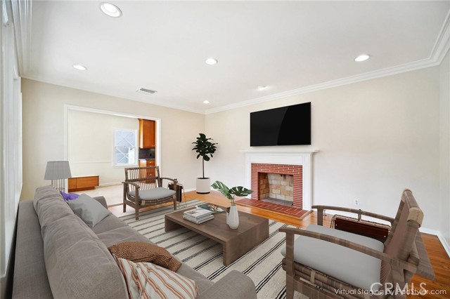 Detail Gallery Image 15 of 71 For 610 N Griffith Park Dr, Burbank,  CA 91506 - 3 Beds | 2/1 Baths
