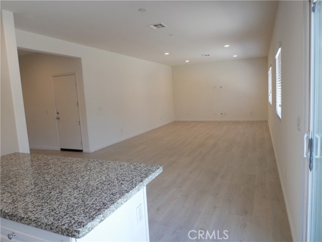 Detail Gallery Image 4 of 19 For 2447 E Salem St, Ontario,  CA 91761 - 4 Beds | 3 Baths