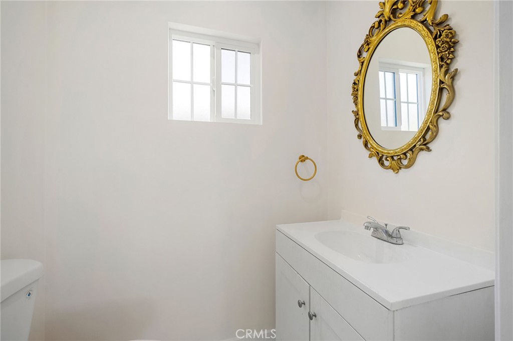 https://media.crmls.org/medias/d38b306c-9a77-4580-887b-4a3a7940e3bf.jpg?preset=X-Large