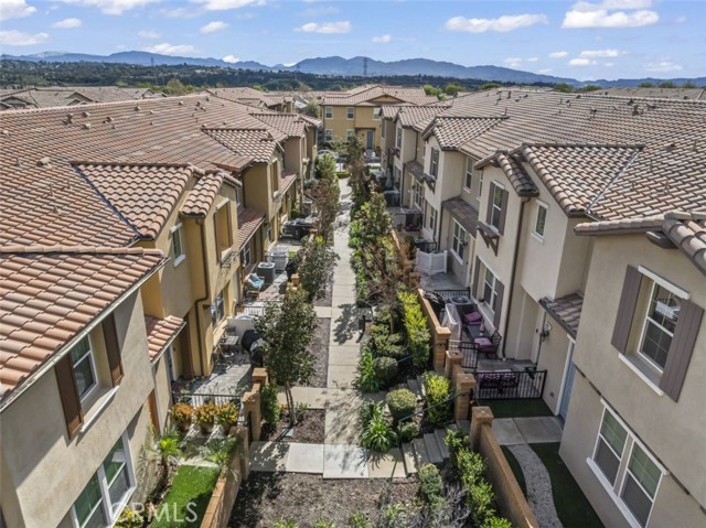 Detail Gallery Image 3 of 20 For 28649 Jardineras Dr, Valencia,  CA 91354 - 3 Beds | 3 Baths