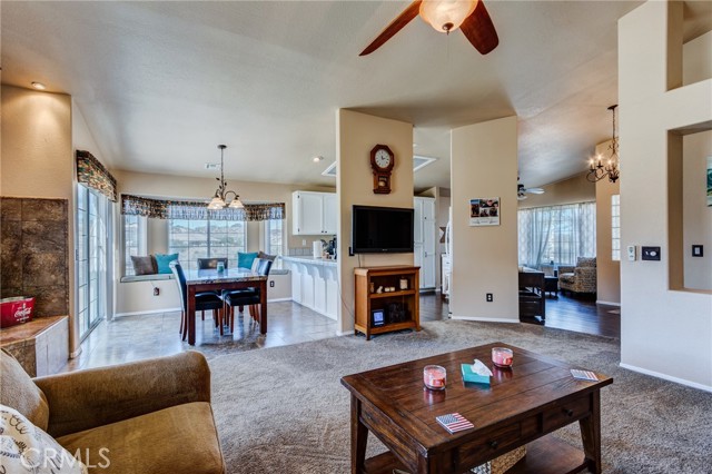 Detail Gallery Image 14 of 72 For 7170 Joshua, Oak Hills,  CA 92344 - 3 Beds | 2 Baths
