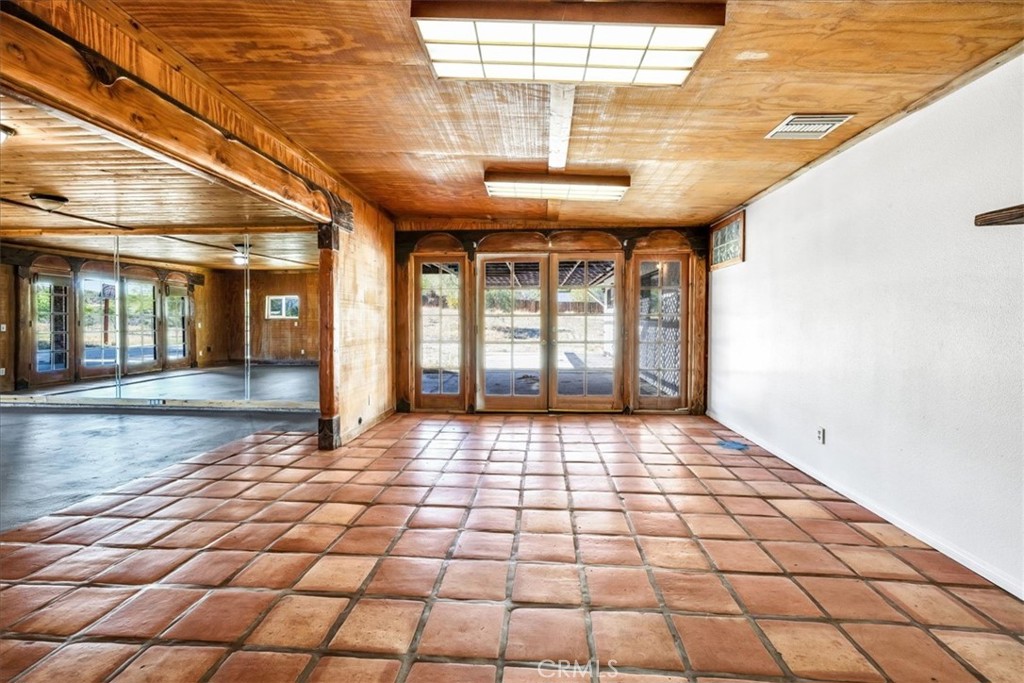 https://media.crmls.org/medias/d38c40ba-8cf3-4508-944d-05f83d855e8f.jpg?preset=X-Large