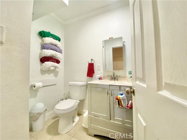 218 E 60th Street, Los Angeles CA: https://media.crmls.org/medias/d38eb95a-2ca5-41a3-96e6-0c4ee3786cc2.jpg