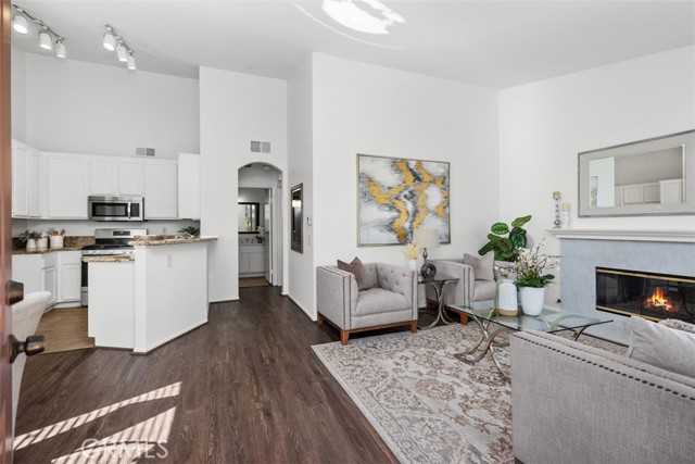 Detail Gallery Image 3 of 52 For 19431 14h Rue De Valore, Lake Forest,  CA 92610 - 2 Beds | 2 Baths