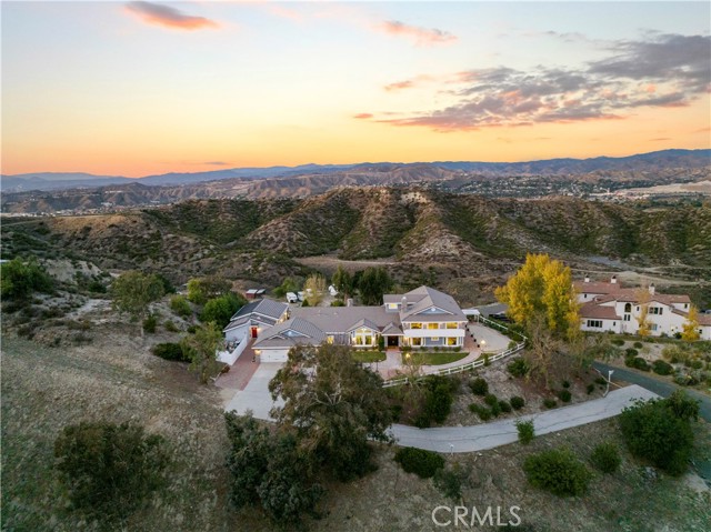 Detail Gallery Image 7 of 62 For 26945 Brooken Ave, Canyon Country,  CA 91387 - 5 Beds | 5/1 Baths