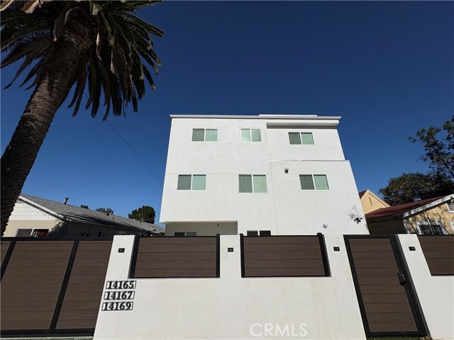 Detail Gallery Image 20 of 21 For 14165 Calvert St, Van Nuys,  CA 91401 - 4 Beds | 4 Baths