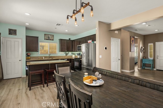 Detail Gallery Image 8 of 43 For 2491 E Norwich, Ontario,  CA 91761 - 4 Beds | 3 Baths