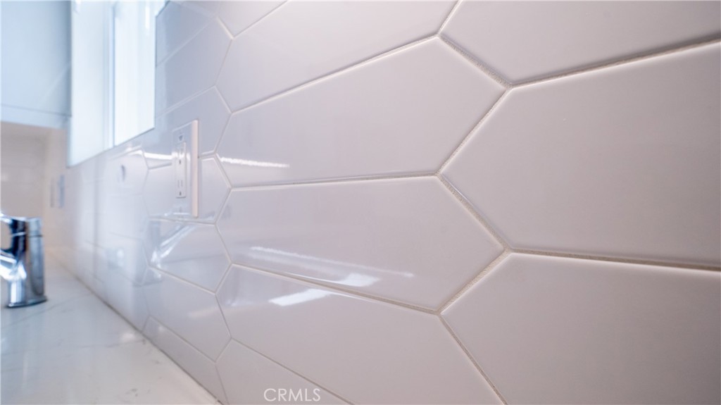 https://media.crmls.org/medias/d391637f-47cf-48b0-afc8-998b74a673a0.jpg?preset=X-Large