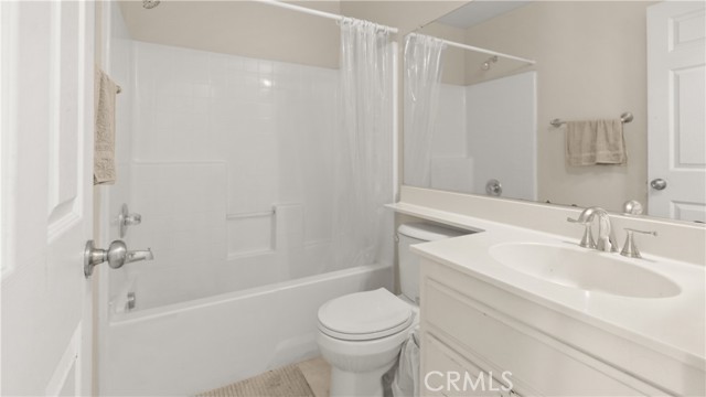 Detail Gallery Image 8 of 28 For 15460 Guava, Victorville,  CA 92394 - 4 Beds | 2 Baths