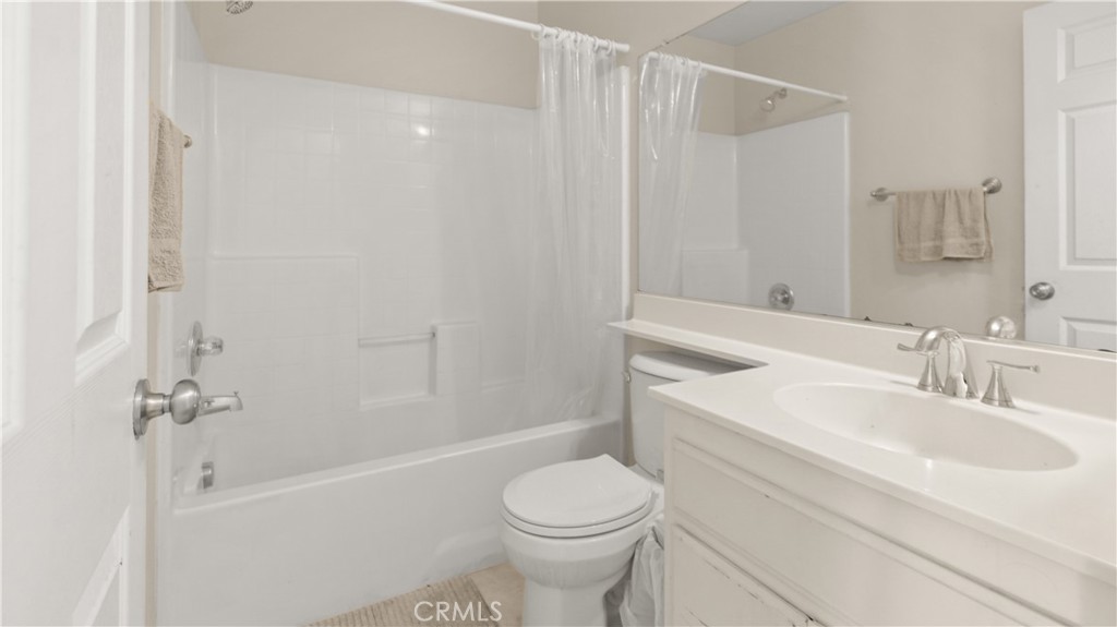 https://media.crmls.org/medias/d3919d45-9c02-4fb8-b132-52306c9d6247.jpg?preset=X-Large