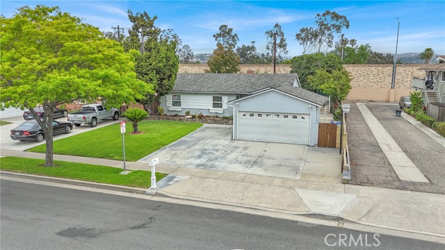 Detail Gallery Image 3 of 43 For 2501 Deodar St, Santa Ana,  CA 92705 - 3 Beds | 2 Baths