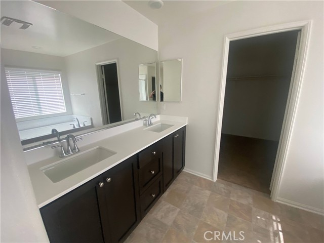 Detail Gallery Image 11 of 14 For 13014 Woodhill St, Victorville,  CA 92392 - 4 Beds | 3 Baths