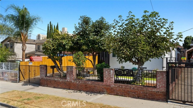 Detail Gallery Image 3 of 60 For 1012 Lord St, Los Angeles,  CA 90033 - 5 Beds | 2/1 Baths