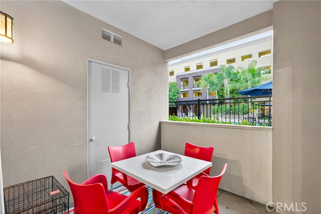 24585 Town Center Drive, Valencia CA: https://media.crmls.org/medias/d3937668-6994-4997-849b-690392e99e10.jpg
