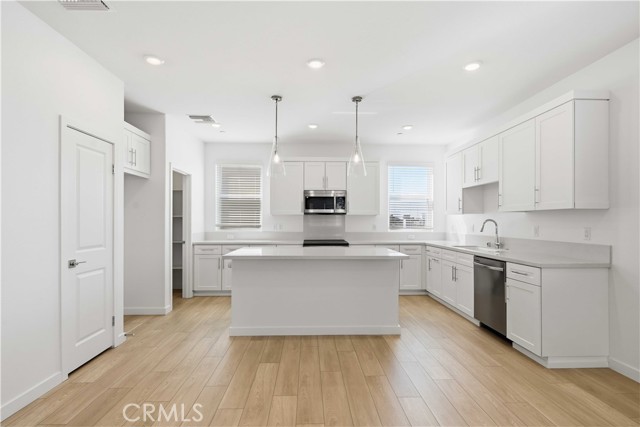 Detail Gallery Image 13 of 29 For 9329 via Azul, Pico Rivera,  CA 90660 - 3 Beds | 3 Baths