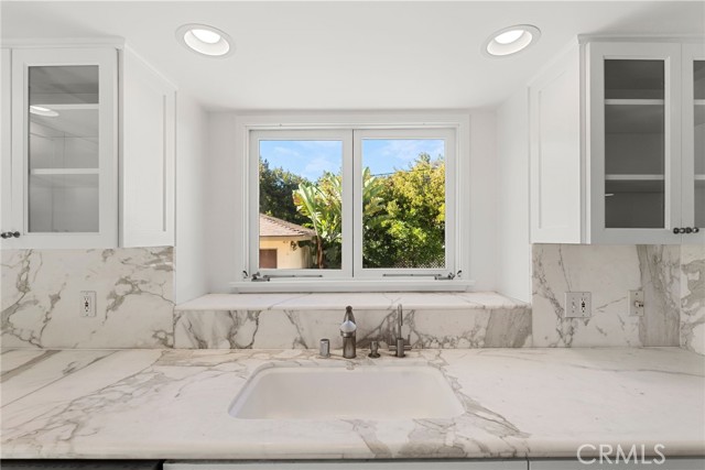 Detail Gallery Image 12 of 37 For 861 Kagawa St, Pacific Palisades,  CA 90272 - 4 Beds | 3/1 Baths