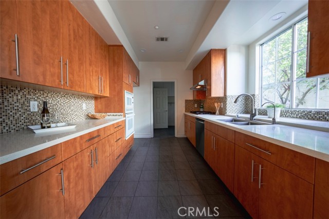 Detail Gallery Image 9 of 28 For 51 E Colorado, Arcadia,  CA 91006 - 3 Beds | 3 Baths