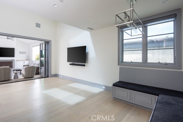 Detail Gallery Image 8 of 14 For 308 1/2 Fernleaf Ave, Corona Del Mar,  CA 92625 - 2 Beds | 2/1 Baths