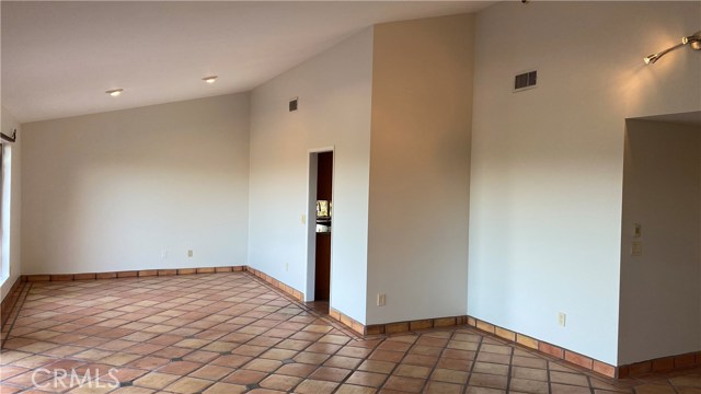 Detail Gallery Image 8 of 35 For 5974 Maury Ave, Woodland Hills,  CA 91367 - 3 Beds | 2 Baths