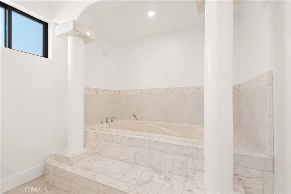 https://media.crmls.org/medias/d3970f66-8b6f-43bc-a996-580c9e805d3f.jpg?preset=X-Large