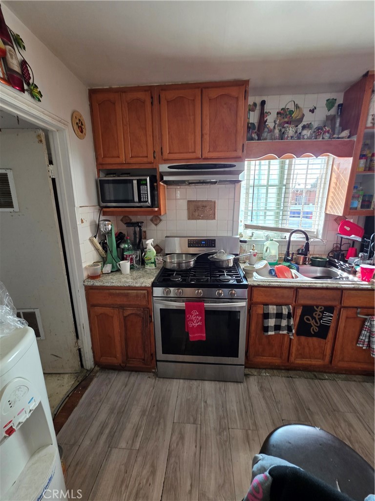 https://media.crmls.org/medias/d39715cc-16a5-4091-ab29-bd8b0eca3944.jpg?preset=X-Large