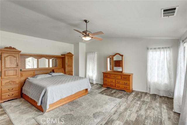 13576 Oxford Ct, Chino CA: https://media.crmls.org/medias/d3979408-3634-432b-8e41-cf7c091dd2ec.jpg