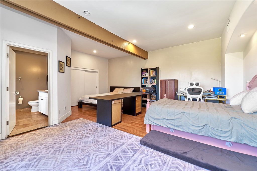 MLS #WS25235049 image #30