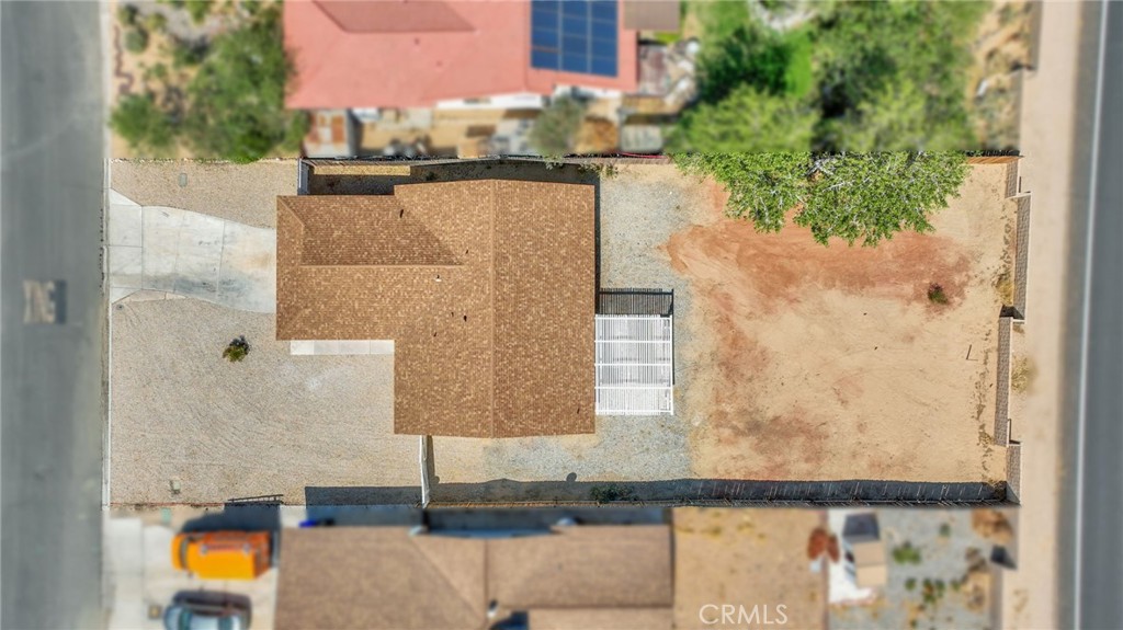 https://media.crmls.org/medias/d398bf48-cb07-4e5f-9702-02e0f9222b87.jpg?preset=X-Large