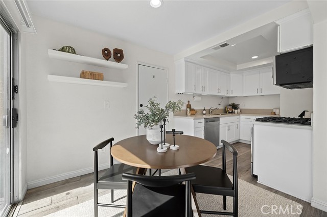Detail Gallery Image 10 of 26 For 16735 Cedarwood, Cerritos,  CA 90703 - 2 Beds | 1/1 Baths