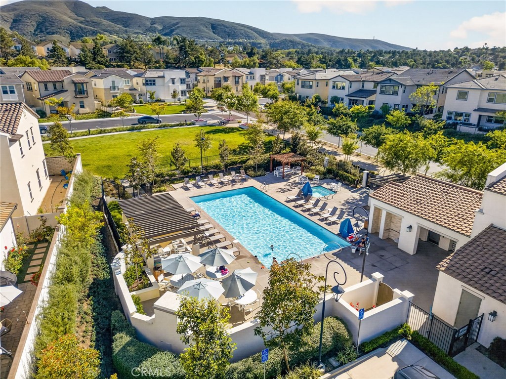 https://media.crmls.org/medias/d3992a3e-a56d-4163-b0a3-613a5d9baed5.jpg?preset=X-Large