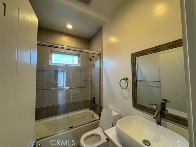 1737 1/2 Magnolia Avenue, Los Angeles CA: https://media.crmls.org/medias/d3999636-4f9c-4cfa-8500-8182598ea4ee.jpg