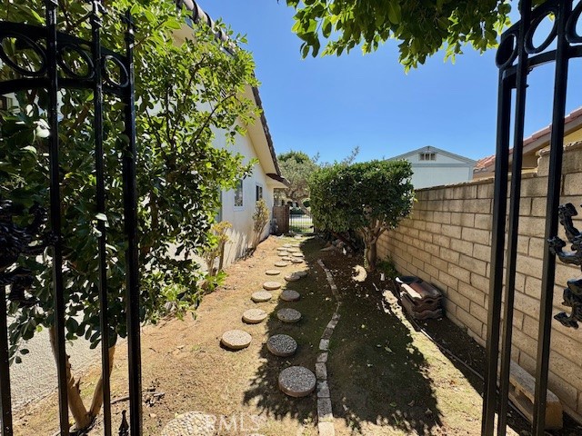 1415 Via Vallarta, Riverside CA: https://media.crmls.org/medias/d39a4136-5dc7-4256-b0bb-e919c7ca06d6.jpg