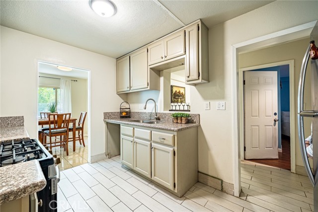 Detail Gallery Image 6 of 32 For 2820 N E St, San Bernardino,  CA 92405 - 4 Beds | 2 Baths