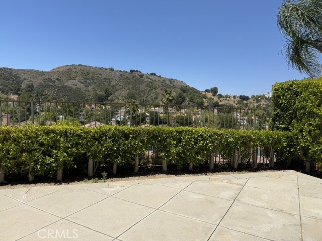 https://media.crmls.org/medias/d39afded-93d1-4322-8776-0883562ad552.jpg?preset=X-Large