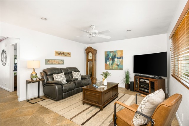 4514 Jamestown, Yorba Linda CA: https://media.crmls.org/medias/d39b12bb-550b-4d7a-8920-03355afbb2c6.jpg