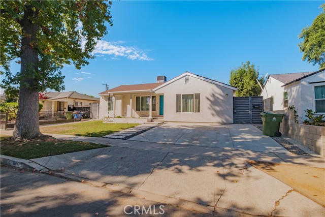 Detail Gallery Image 2 of 49 For 6641 Gerald Ave, Van Nuys,  CA 91406 - 4 Beds | 2 Baths