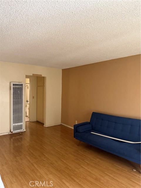 Detail Gallery Image 4 of 10 For 13050 Dronfield #9, Sylmar,  CA 91342 - 1 Beds | 1 Baths