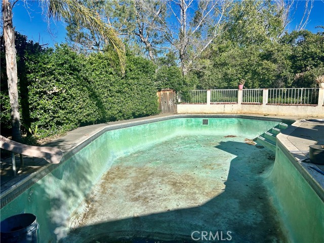 Detail Gallery Image 14 of 26 For 35780 Eureka Ave, Yucaipa,  CA 92399 - 6 Beds | 3 Baths