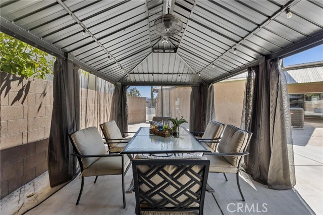 Detail Gallery Image 3 of 60 For 11715 Garrick Ave, Sylmar,  CA 91342 - 3 Beds | 2 Baths
