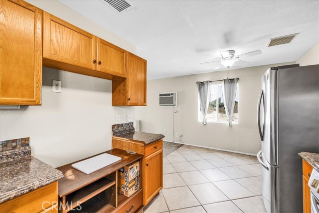 Detail Gallery Image 9 of 42 For 6614 Mojave Rd, Twentynine Palms,  CA 92277 - 4 Beds | 2 Baths