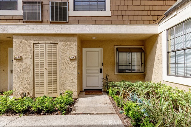Detail Gallery Image 1 of 39 For 16 Lakepines, Irvine,  CA 92620 - 2 Beds | 1/1 Baths