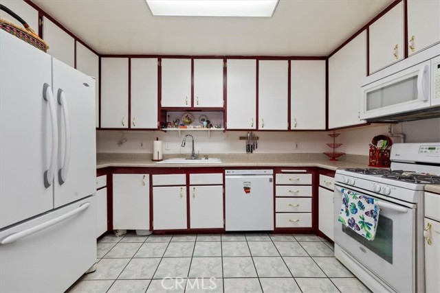 2850 Monroe Street, Riverside CA: https://media.crmls.org/medias/d39f5e3e-3f7f-4558-a880-0a31b4af9ccc.jpg