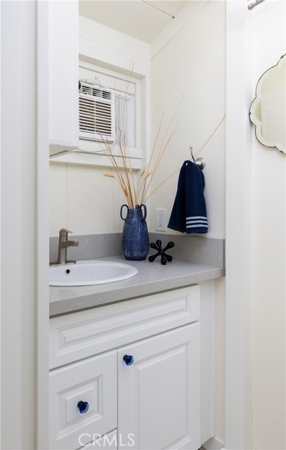 425 Monterey Drive, Laguna Beach CA: https://media.crmls.org/medias/d3a0a82d-4836-43c0-af43-e87a07d34b24.jpg