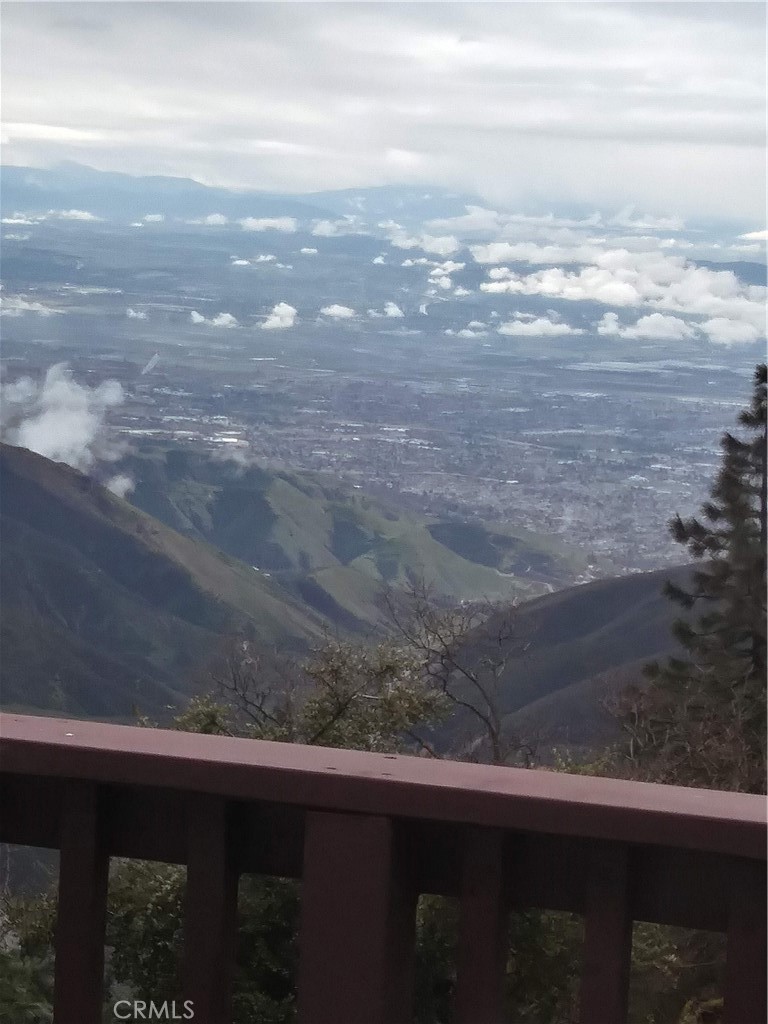 https://media.crmls.org/medias/d3a0b3a0-adfc-44c1-b691-3b76af007307.jpg?preset=X-Large