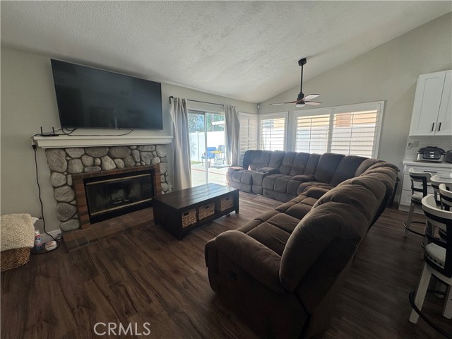 2670 Presidio Circle, Corona CA: https://media.crmls.org/medias/d3a0da9f-98ab-4e8b-acd6-9ef0962c6eca.jpg