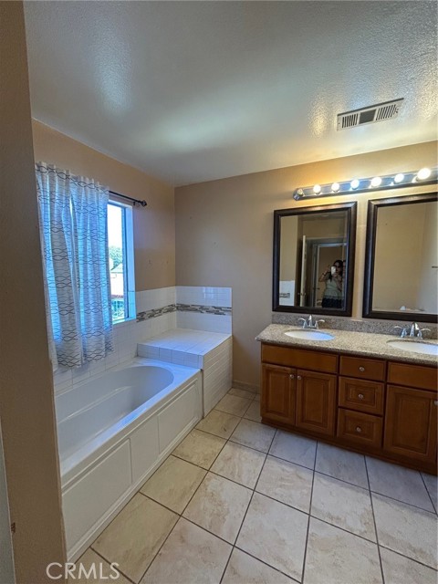 Detail Gallery Image 13 of 15 For 12021 Elliott, El Monte,  CA 91732 - 4 Beds | 2/1 Baths